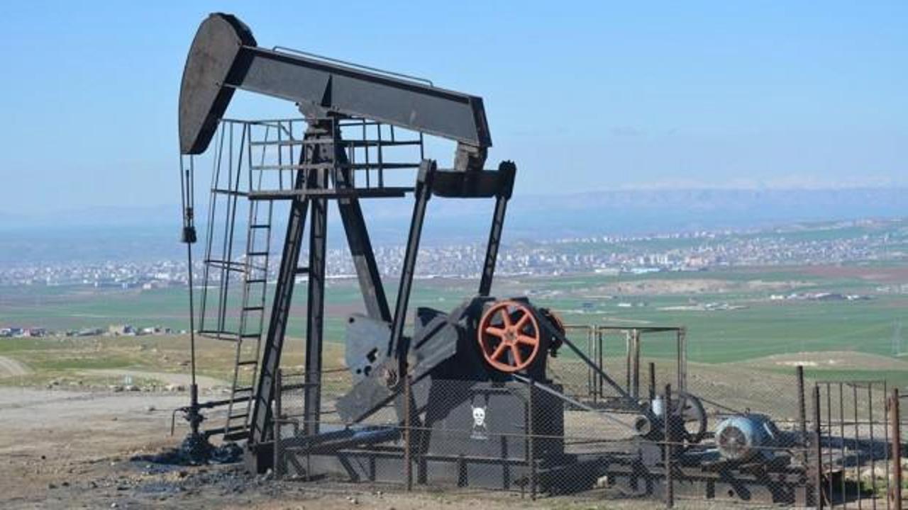 Petrol bulundu, kent uçtu!170 kişi sırada bekliyor