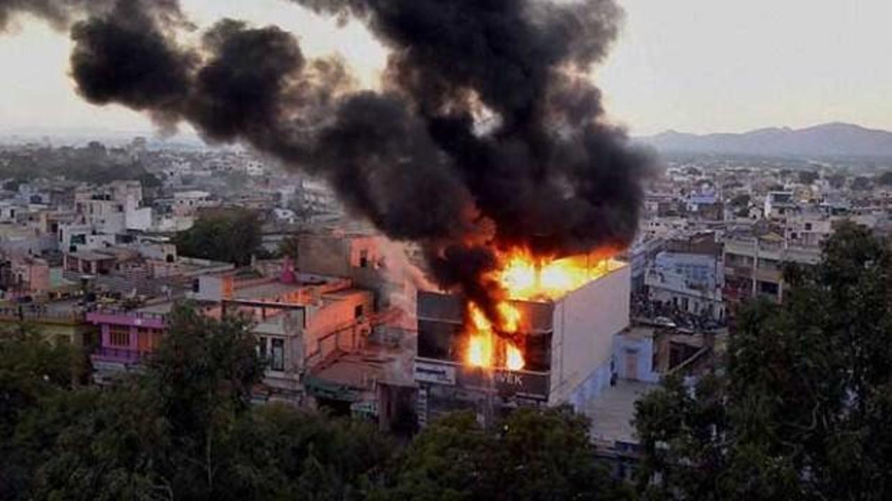 Suudi Arabistan'da yangın: Çok sayıda ölü var