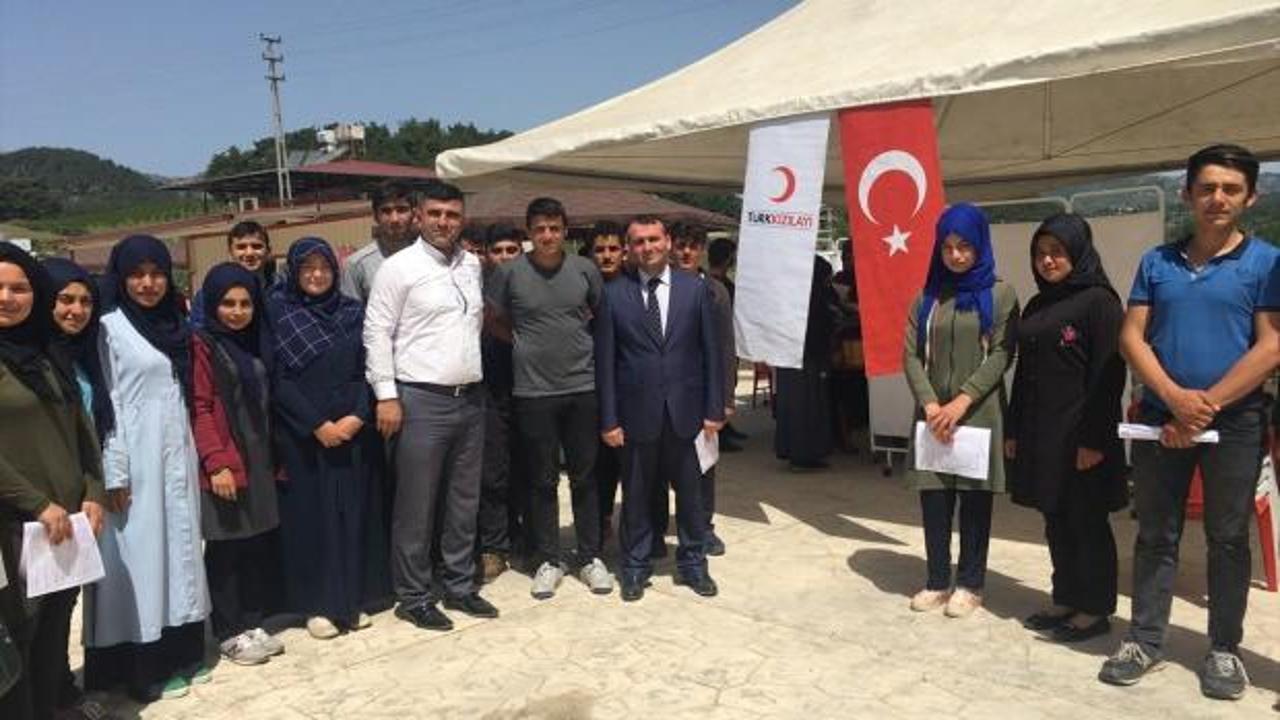 Öğrencilerden Mehmetçik'e kan bağışı