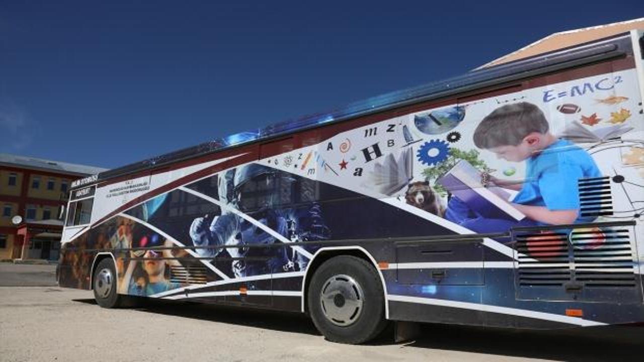 Hurda otobüs öğrenciler için "bilim merkezi"ne dönüştü