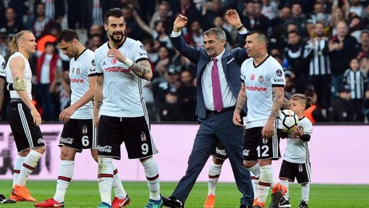 Beşiktaş tribünlerinden Şenol Güneş'e sevgi seli