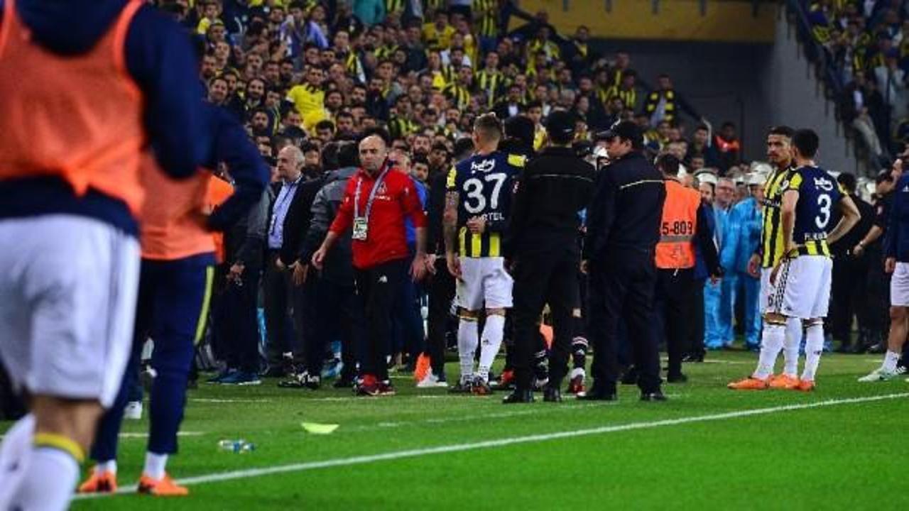 Fenerbahçe - Beşiktaş derbisi tatil edildi!