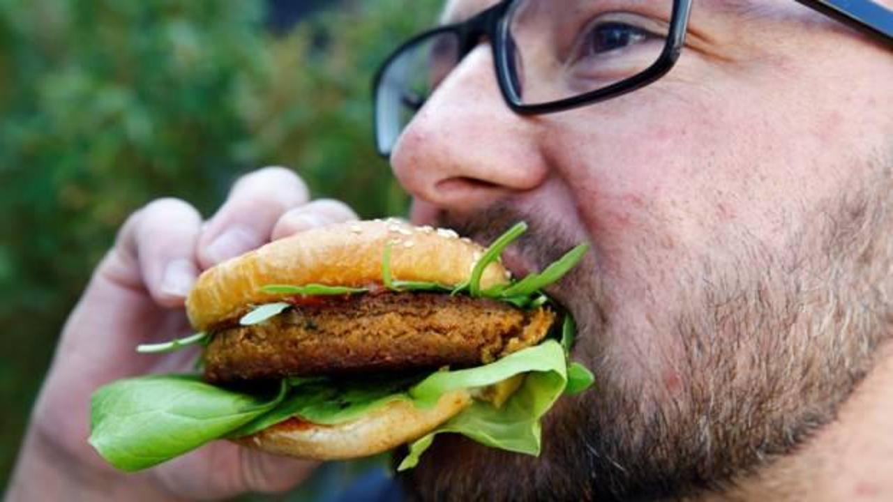 Türk girişimci Avrupa'ya 'böcek burger' yediriyor!
