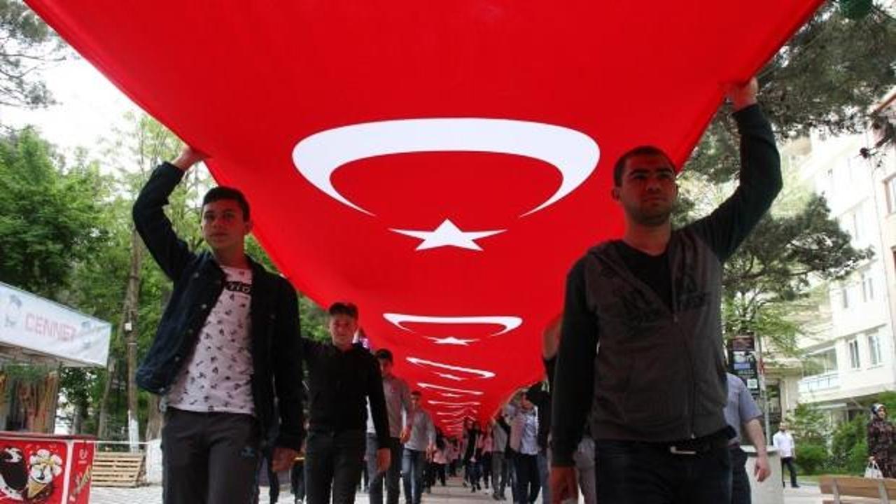 Sabah namazından sonra "57. Alay'a Vefa Yürüyüşü" düzenlendi