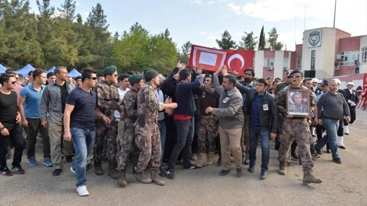 Mardin'de yüksekten düşerek şehit olan polis için tören
