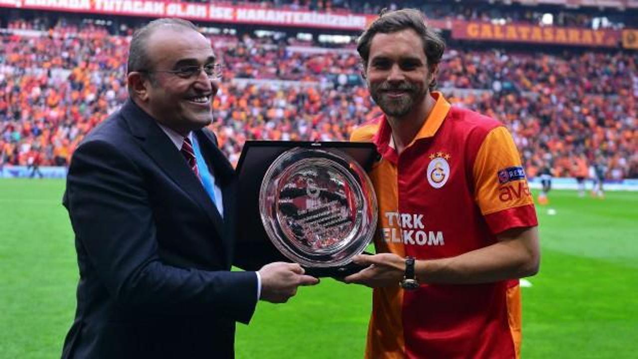 Galatasaray’dan Elmander’e plaket