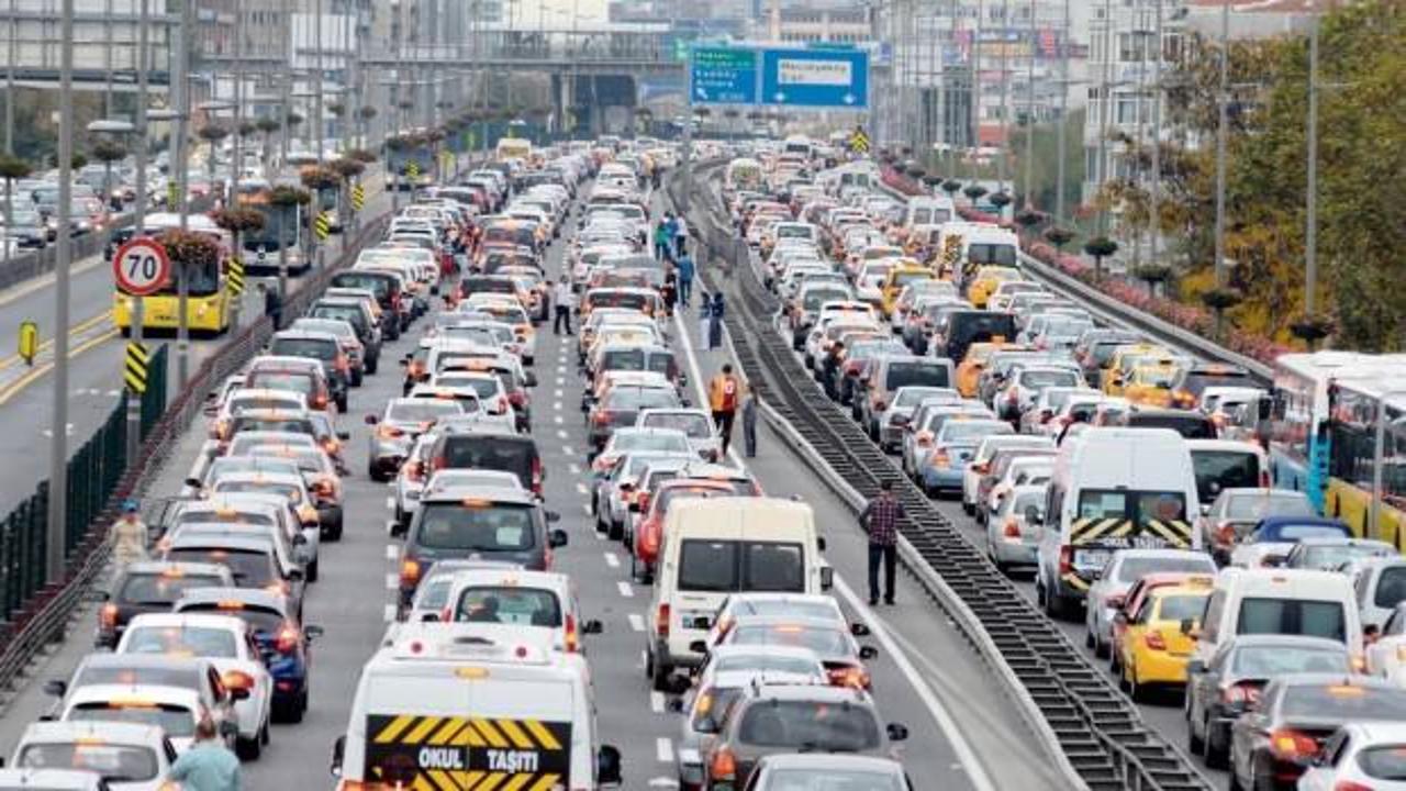 İstanbul trafiği hayatın 3.5 yılını çalıyor