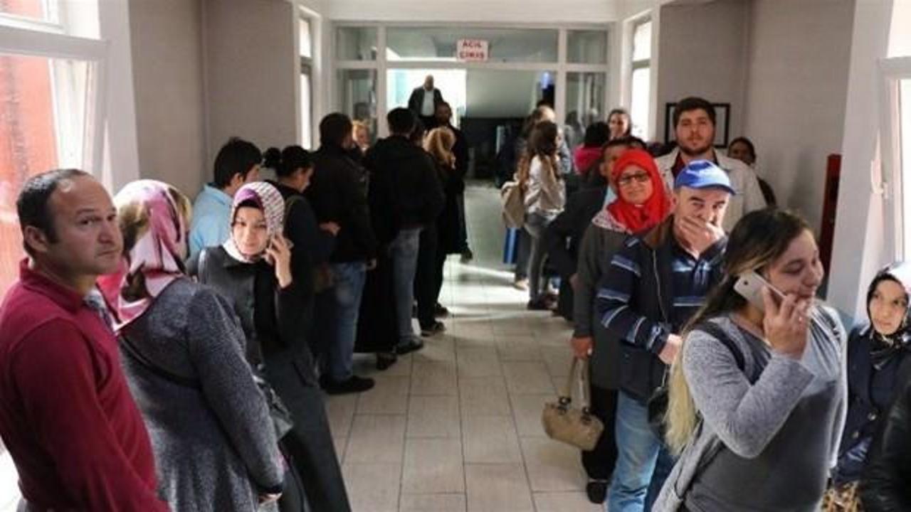 900 kişilik iş başvurusuna metrelerce kuyruk