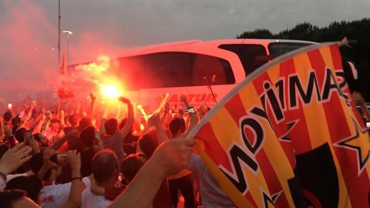  Galatasaray İzmir’de coşkuyla karşılandı