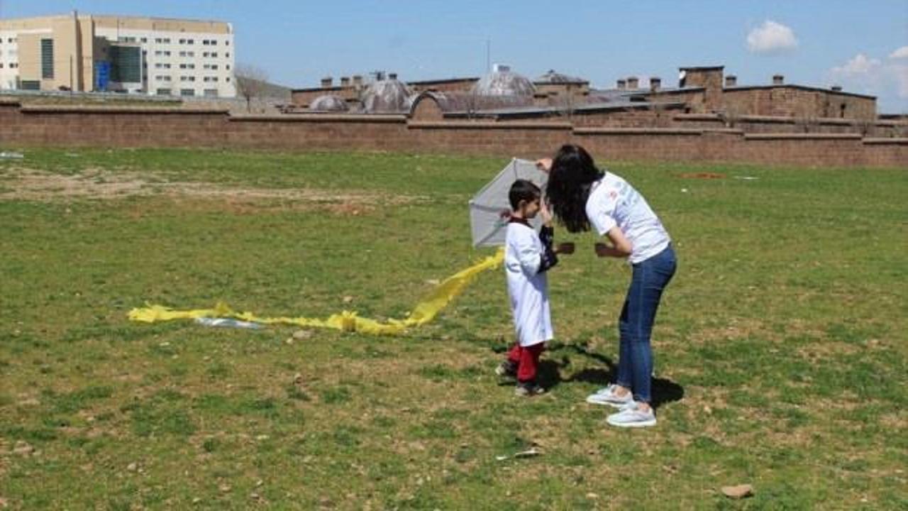 Bitlis'te otizmli çocuklar için uçurtma etkinliği