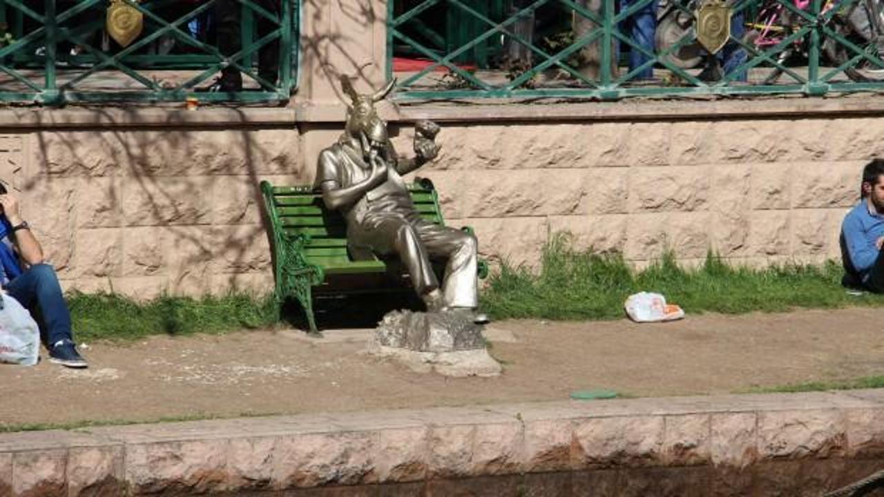 Eşek heykeli koydular yine de fayda etmedi