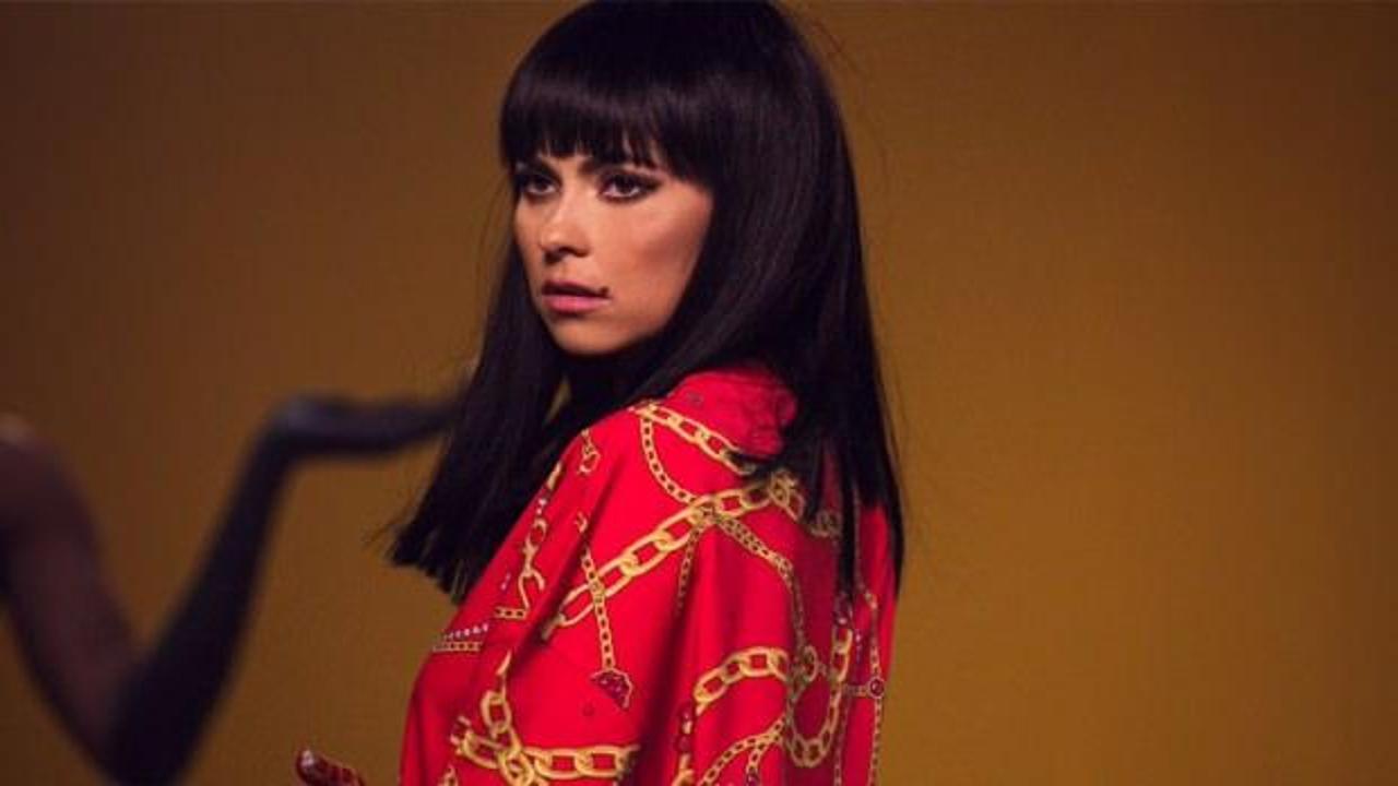 Inna İstanbul konserinde sahneden yere d&uuml;şt&uuml;