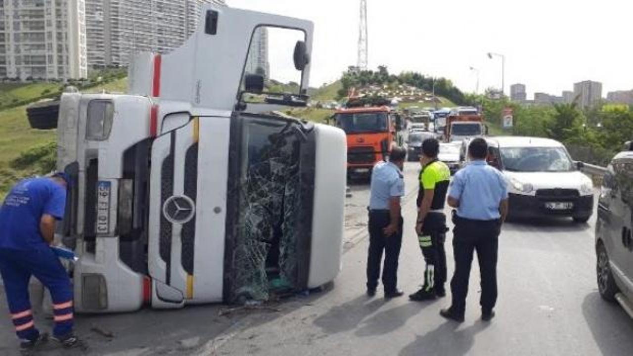 Başakşehir'de kaza! Trafik durma noktasına geldi