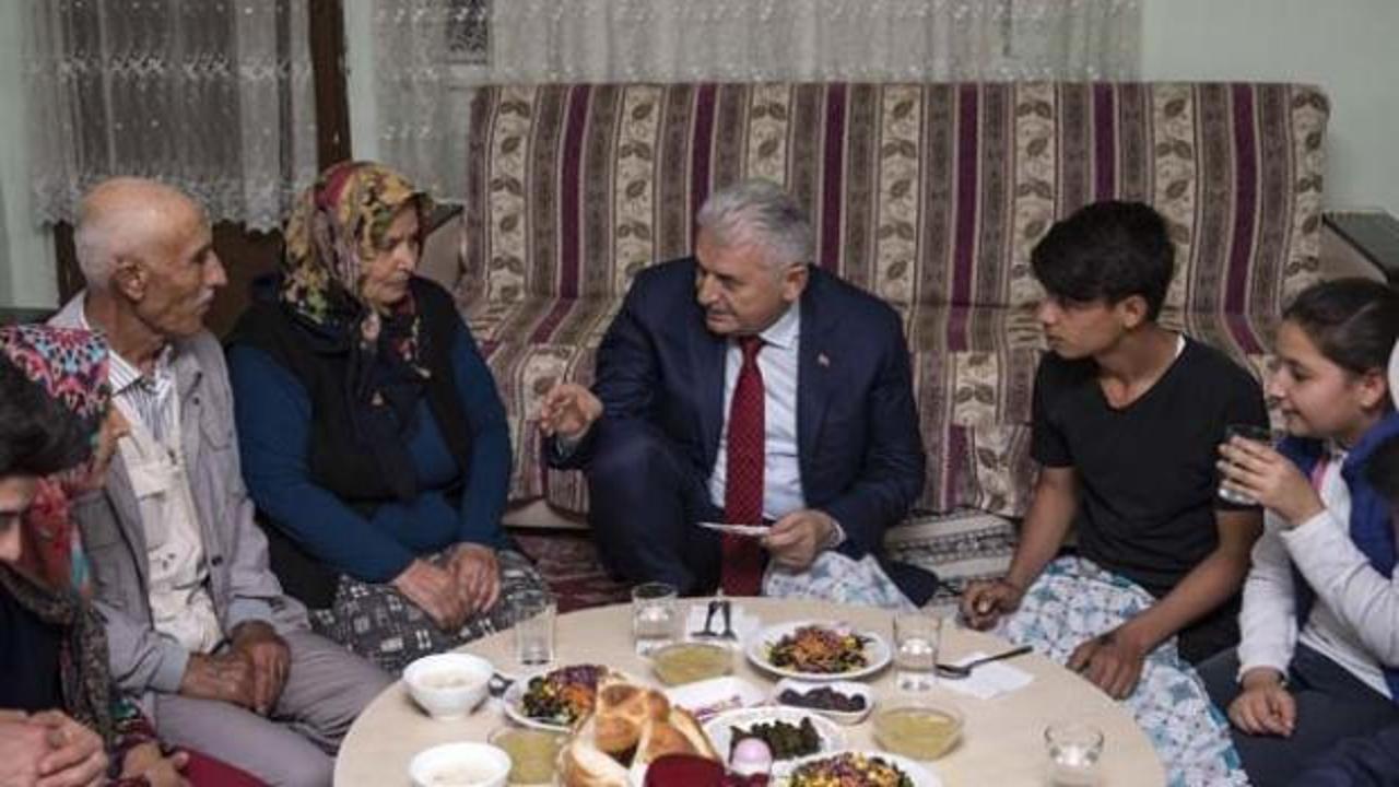 Başbakan Yıldırım vatandaşın evinde iftar yaptı