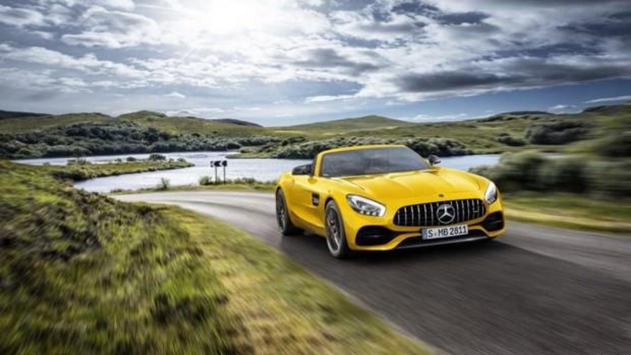 Mercedes-AMG GT S Roadster tozu dumana kattı