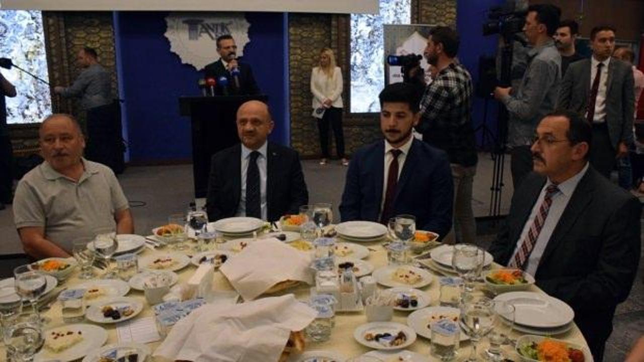 Başbakan Yardımcısı Işık, şehit yakınları ve gazilerle iftar açtı