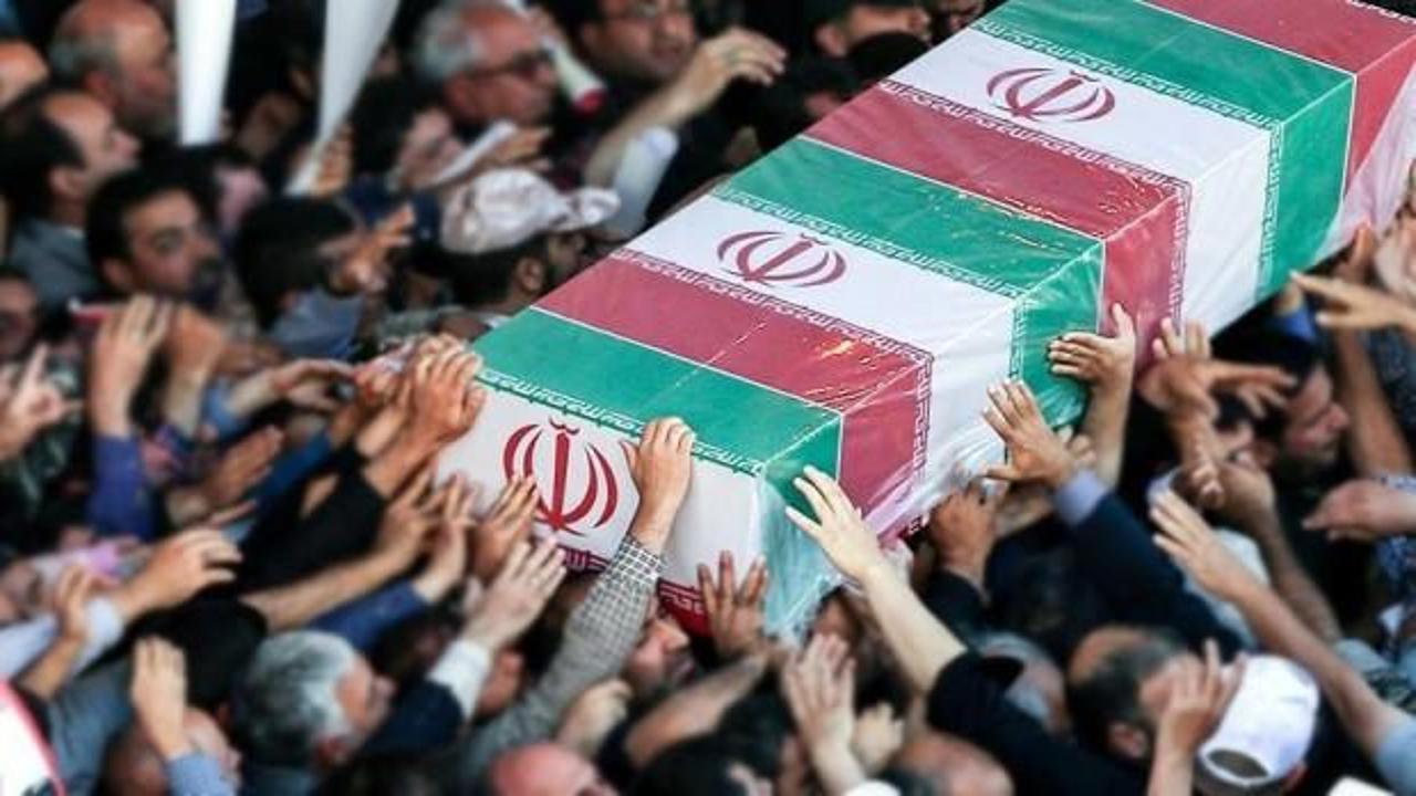 İran'da 'Şehitler ölmez vatan bölünmez' sloganı!