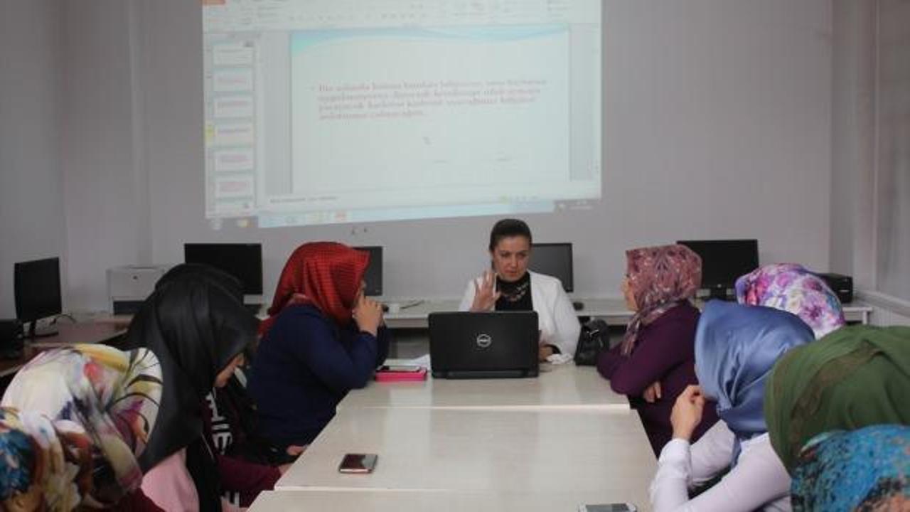 Özalp'ta kadınlar için çağrı merkezi kursu açıldı
