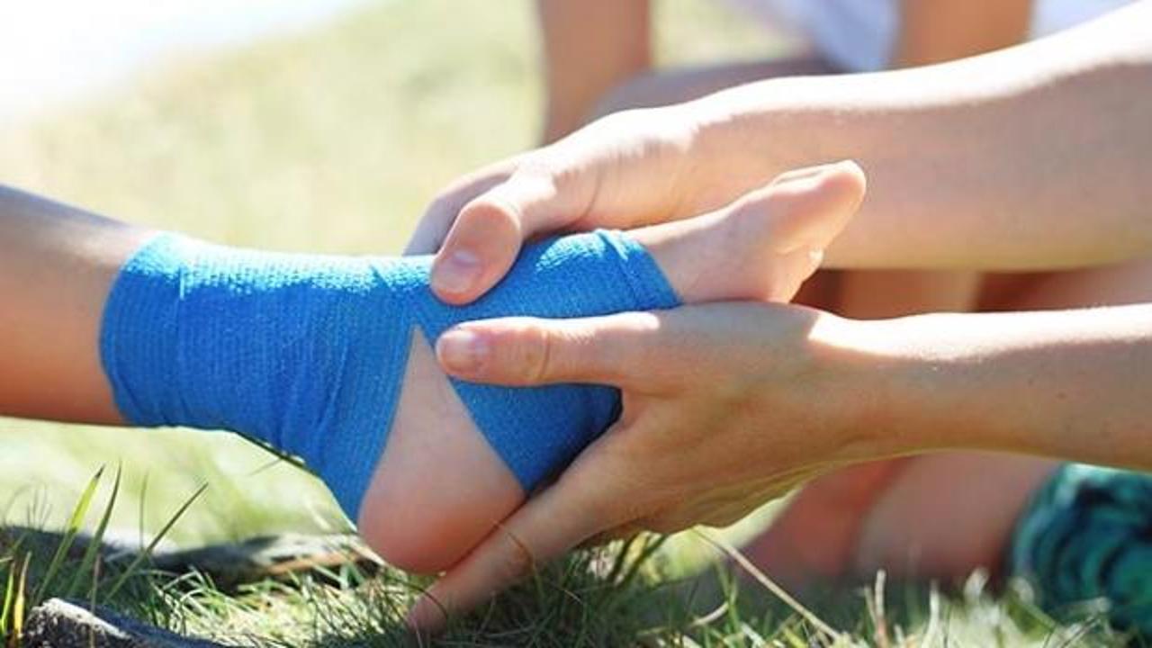 Ayak burkulmasına iyi gelen doğal yöntemler