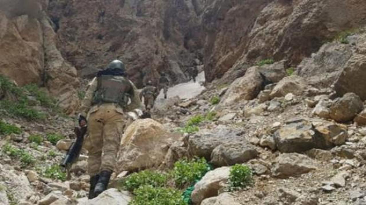 Başkale'de PKK'ya ağır darbe! İnleri dağıtıldı