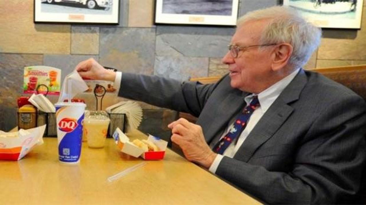 Buffett’la yemek için 3.3 milyon dolar ödeyecek!
