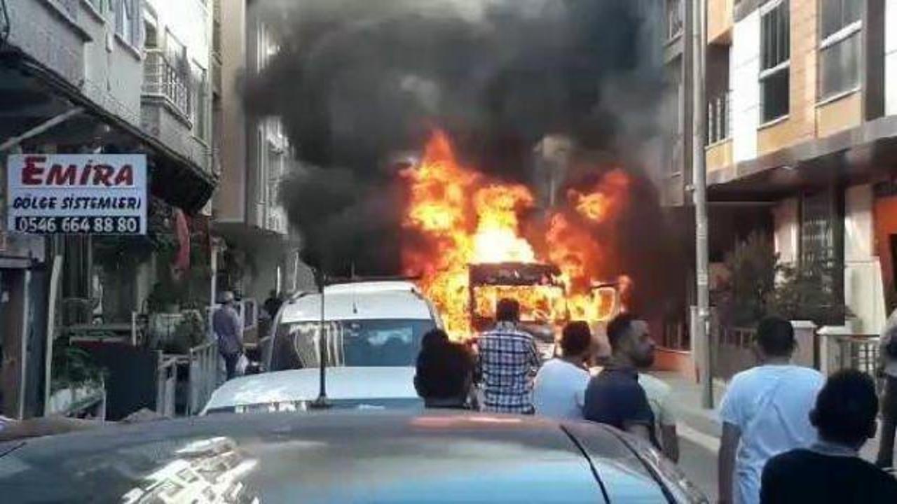 İstanbul'da seyir halindeki minibüste yangın