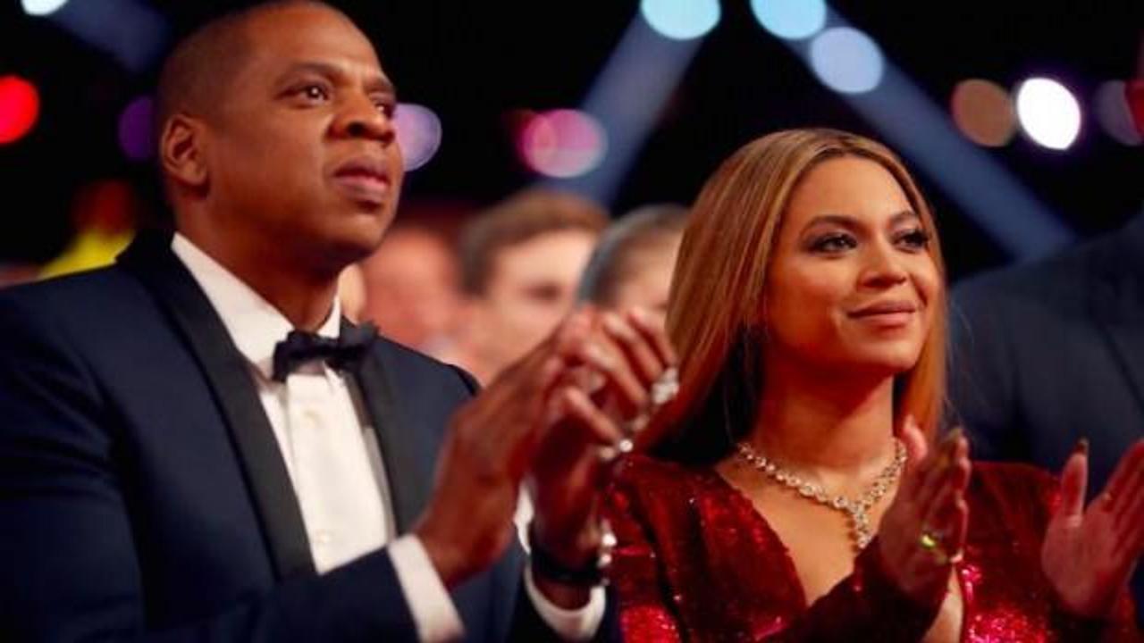 Beyonce ve Jay Z ikizlerini sahnede paylaştı