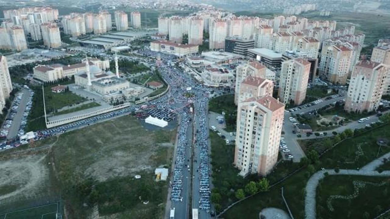 Başakşehir'de 16 bin kişi iftar sofrasında buluştu