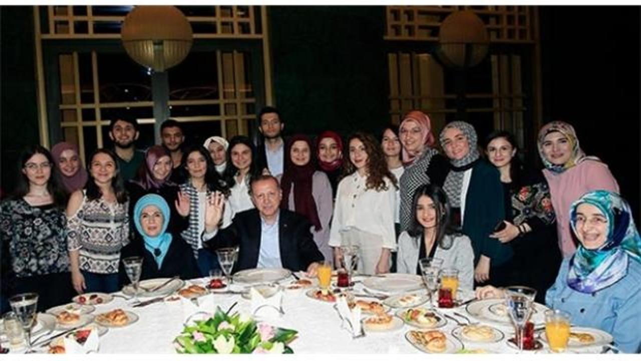 Cumhurbaşkanı Erdoğan Külliye'de gençleri ağırladı