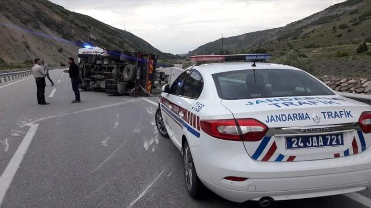 Erzincan'da vinç devrildi: 1 yaralı