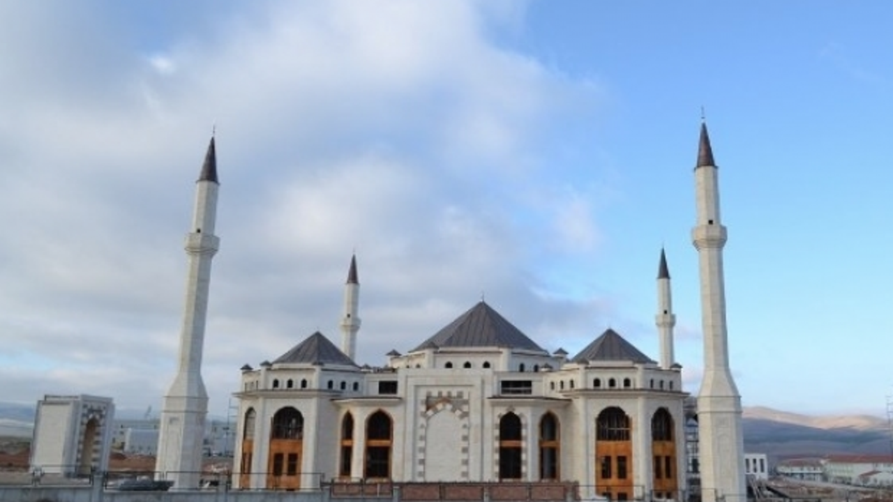 2018 Kırşehir Ramazan Bayramı namazı sabah saat kaçta kılınacak?