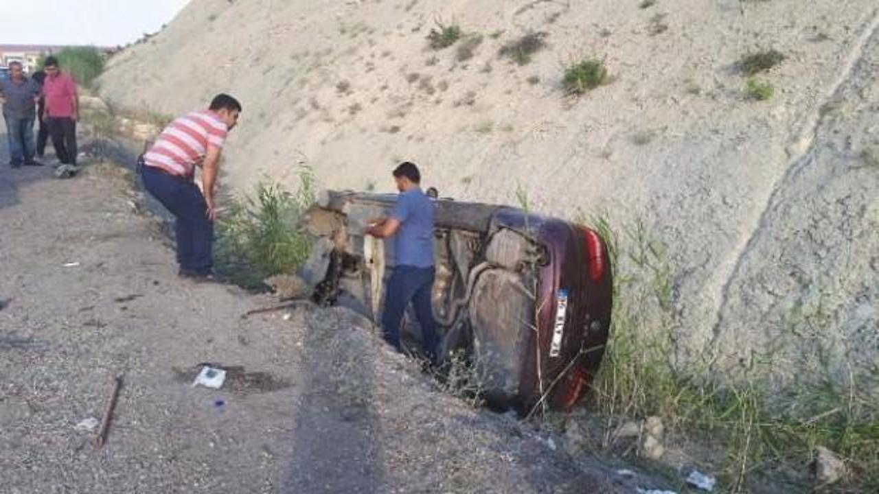 Besni'de 2 otomobil çarpıştı: 10 yaralı