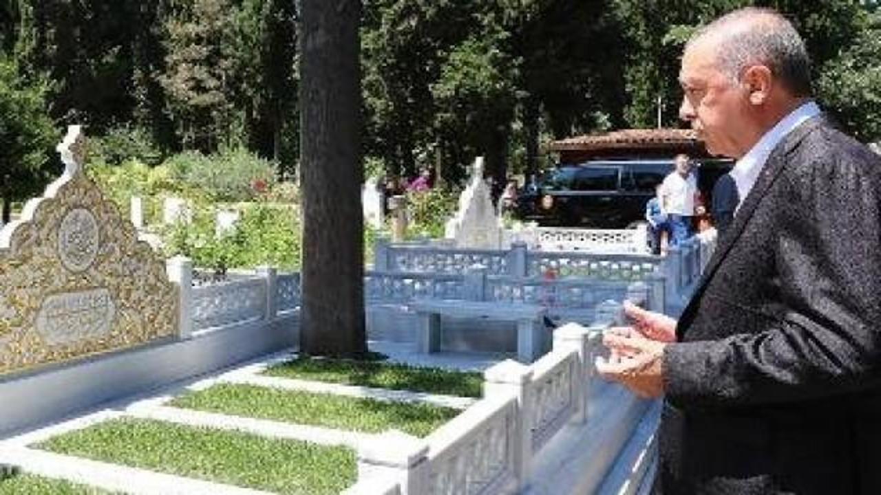 Erdoğan anne ve babasının mezarlarını ziyaret etti