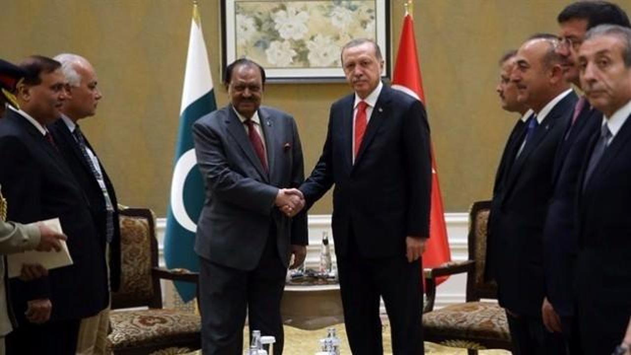 Erdoğan, Pakistanlı mevkidaşı ile bayramlaştı