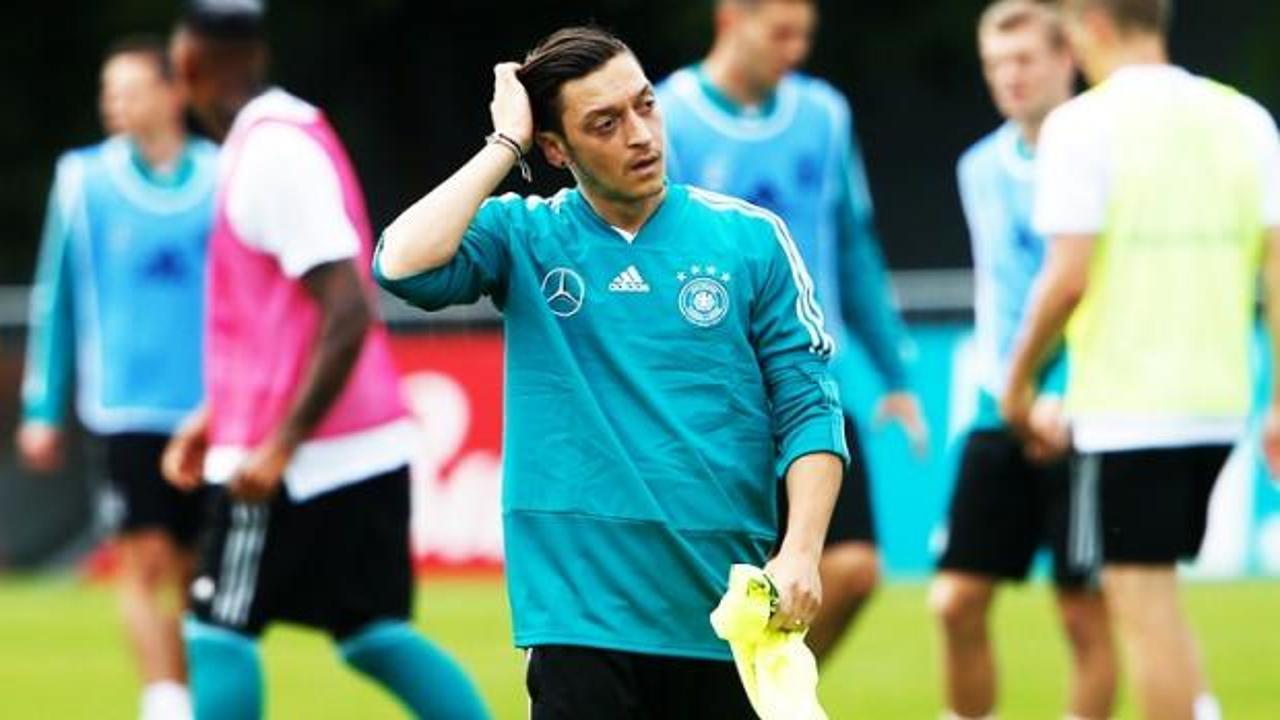 Mesut Özil'den Almanya'ya iyi haber!