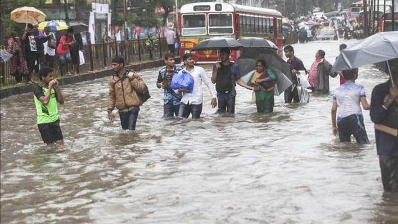 Hindistan'da sel felaketi 17 can aldı