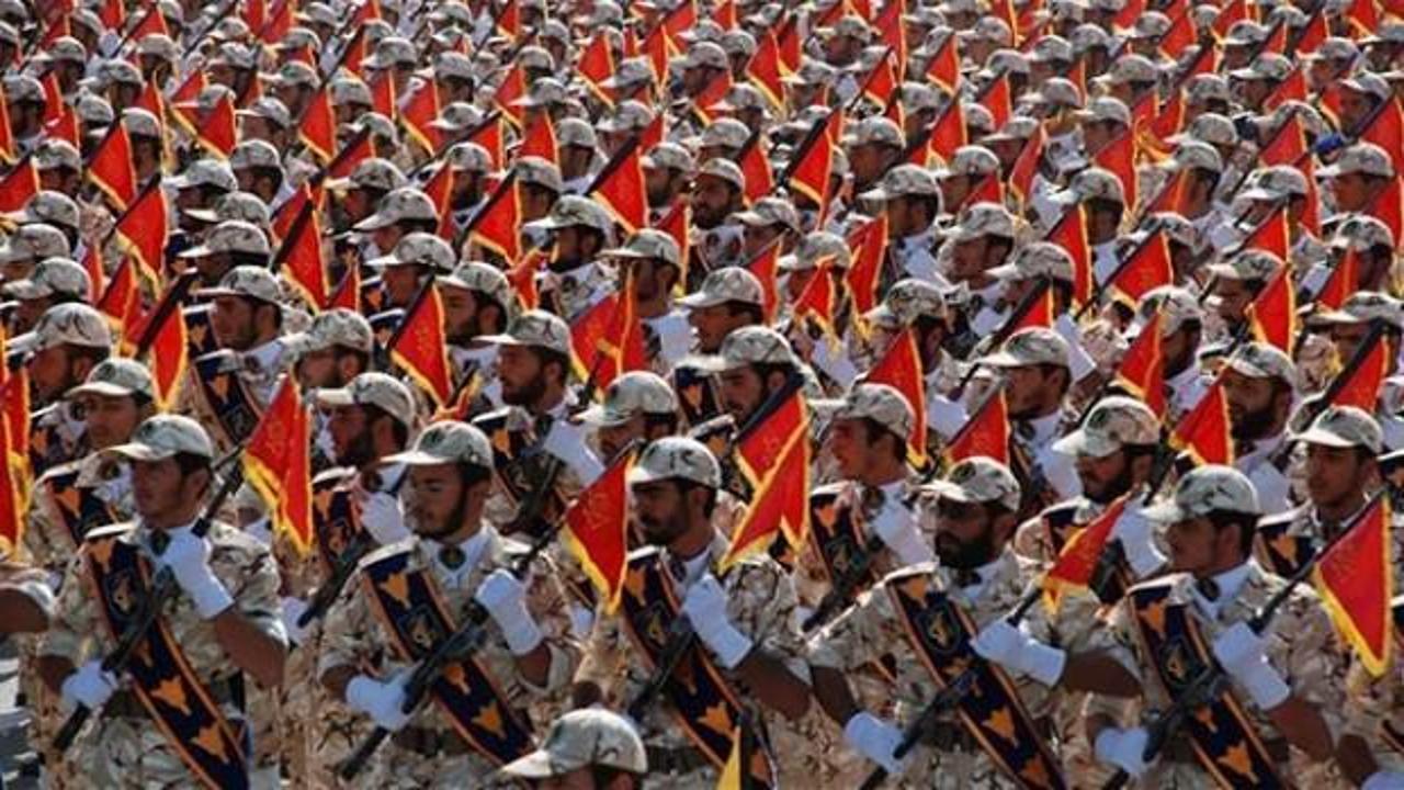 İran karıştı! Muhafızlardan Ruhani'ye eleştiri