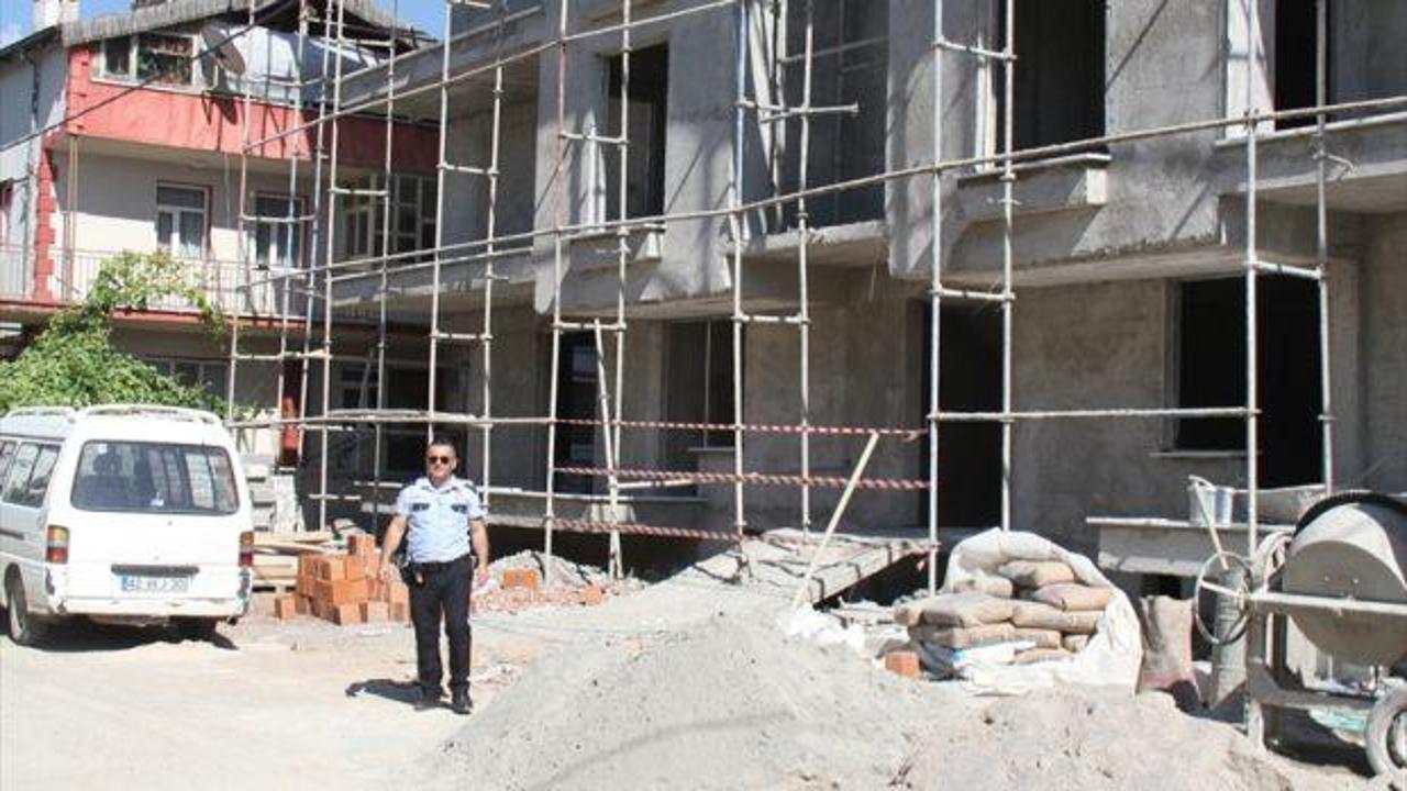 Konya'da inşaatın 4. katından düşen işçi yaralandı