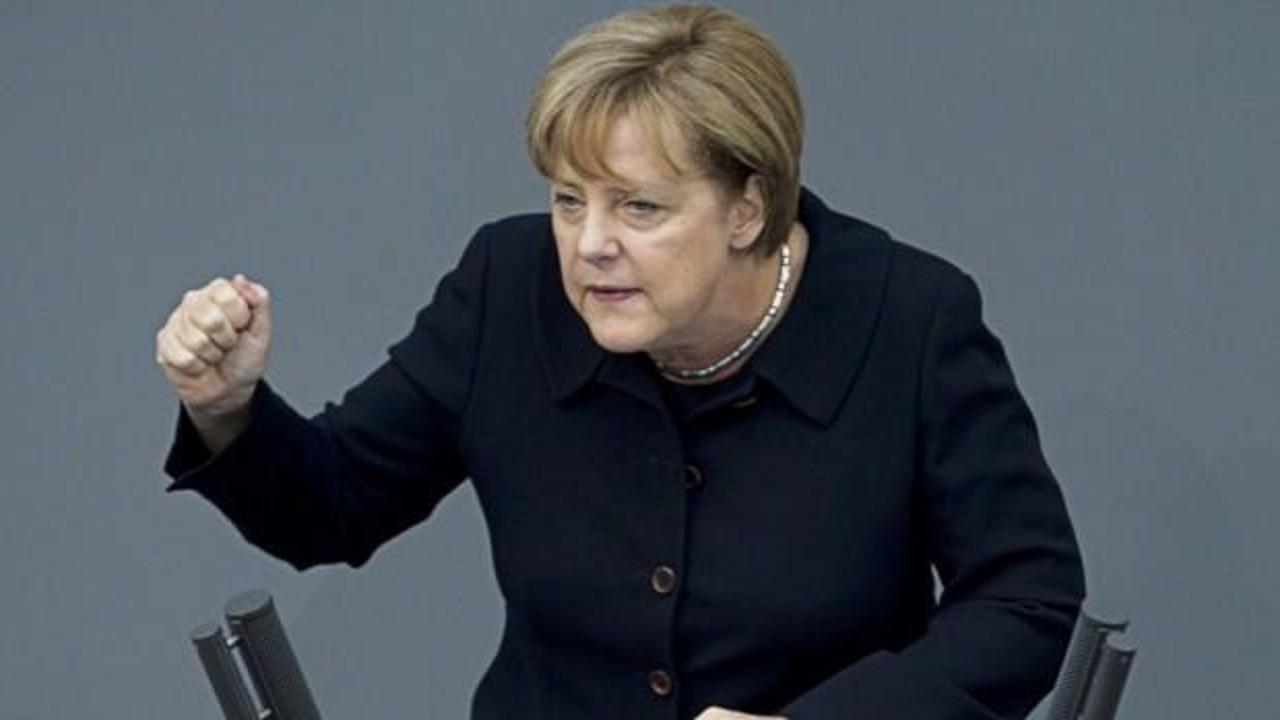 'AB ve Merkel'e savaş ilan etti'