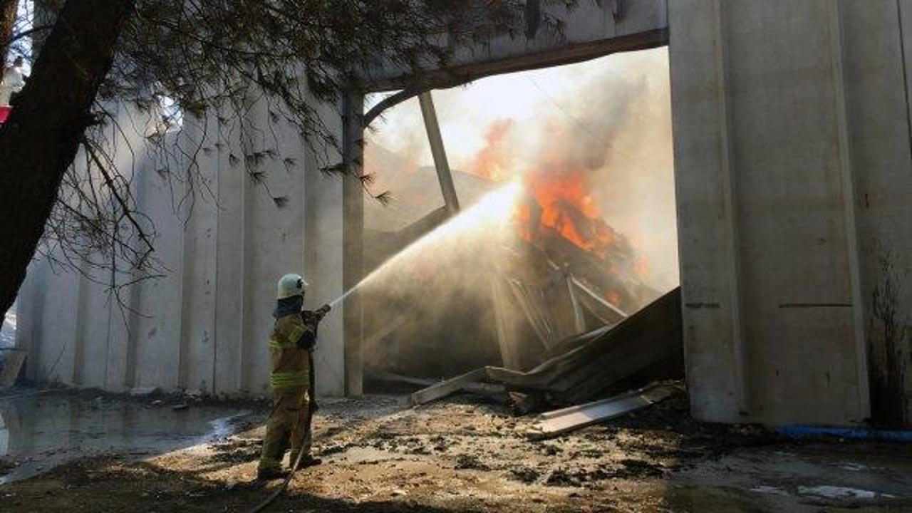 İzmir'de tekstil fabrikasında yangın