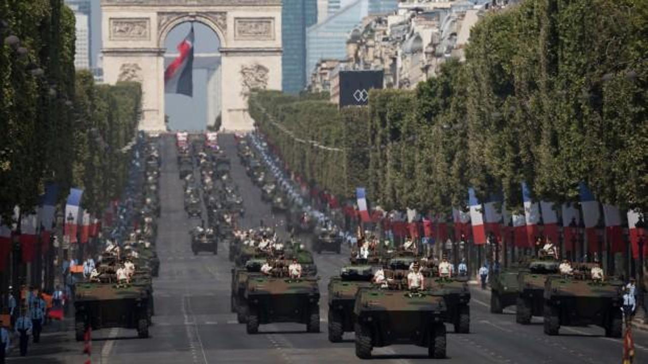 Fransa'da tanklar sokağa indi!
