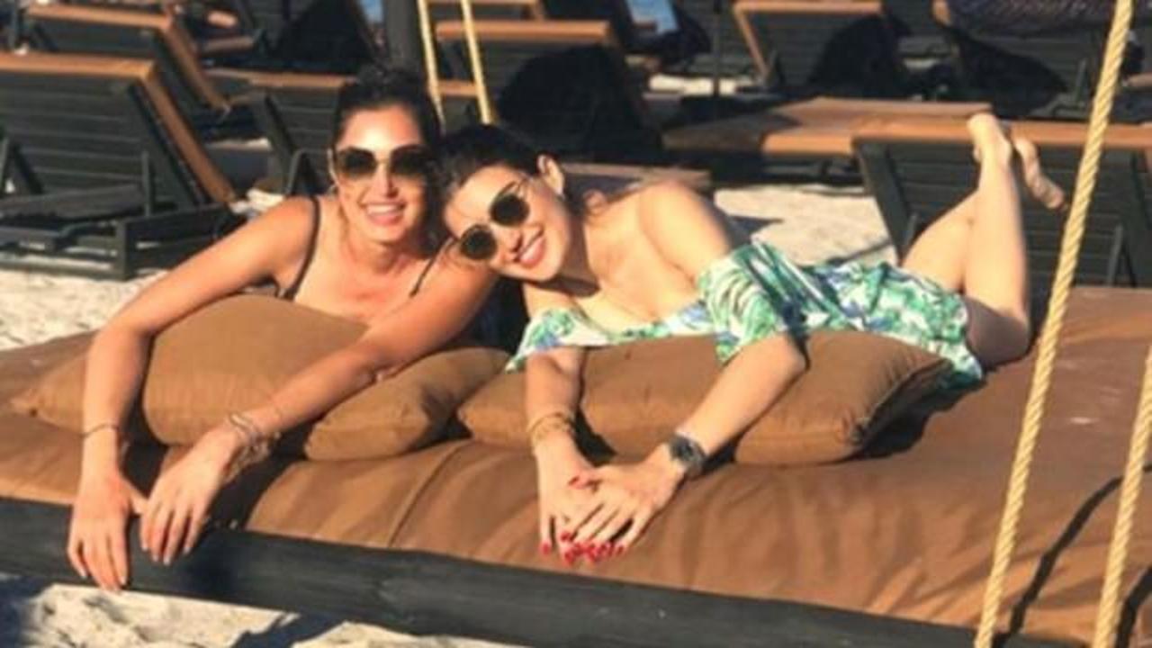 İdil Fırat görümcesiyle tatile çıktı