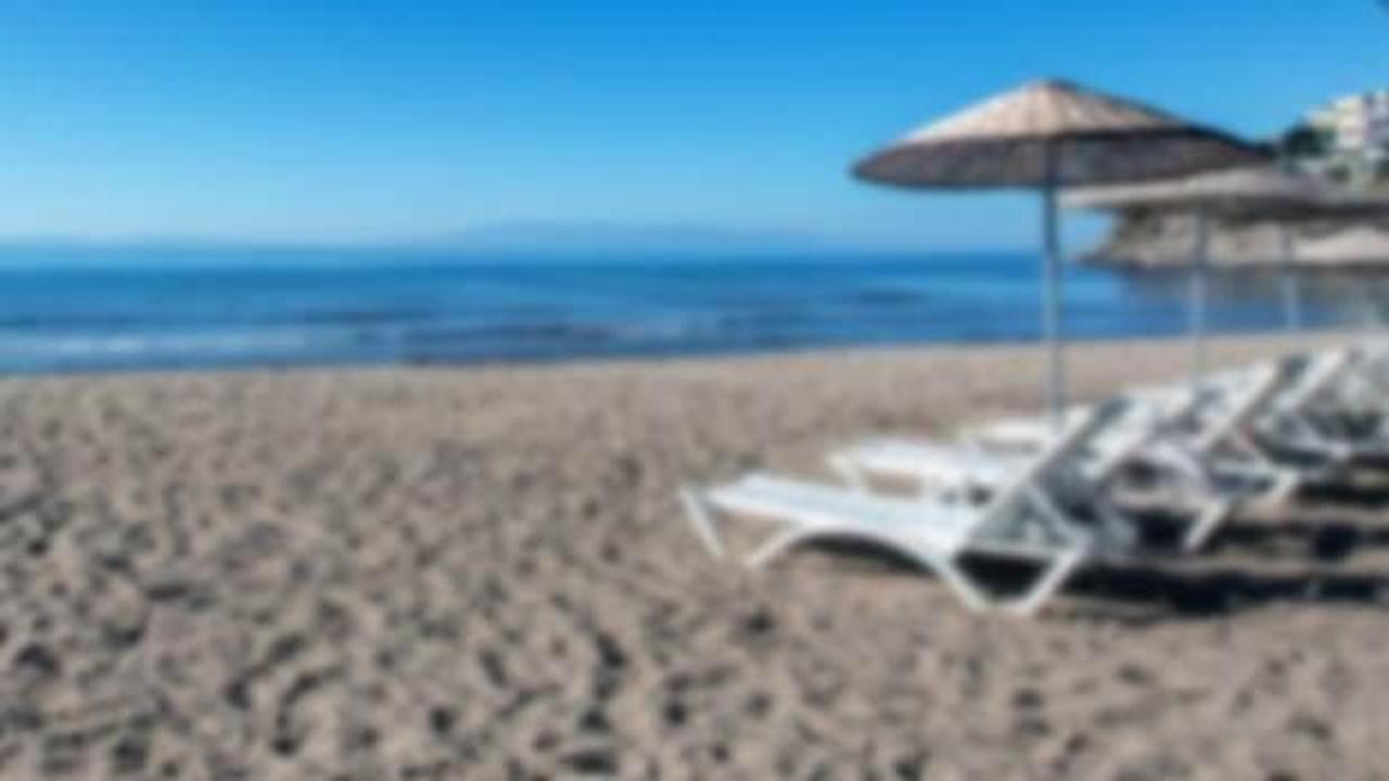 Otelin plajında akılalmaz &ouml;l&uuml;m!