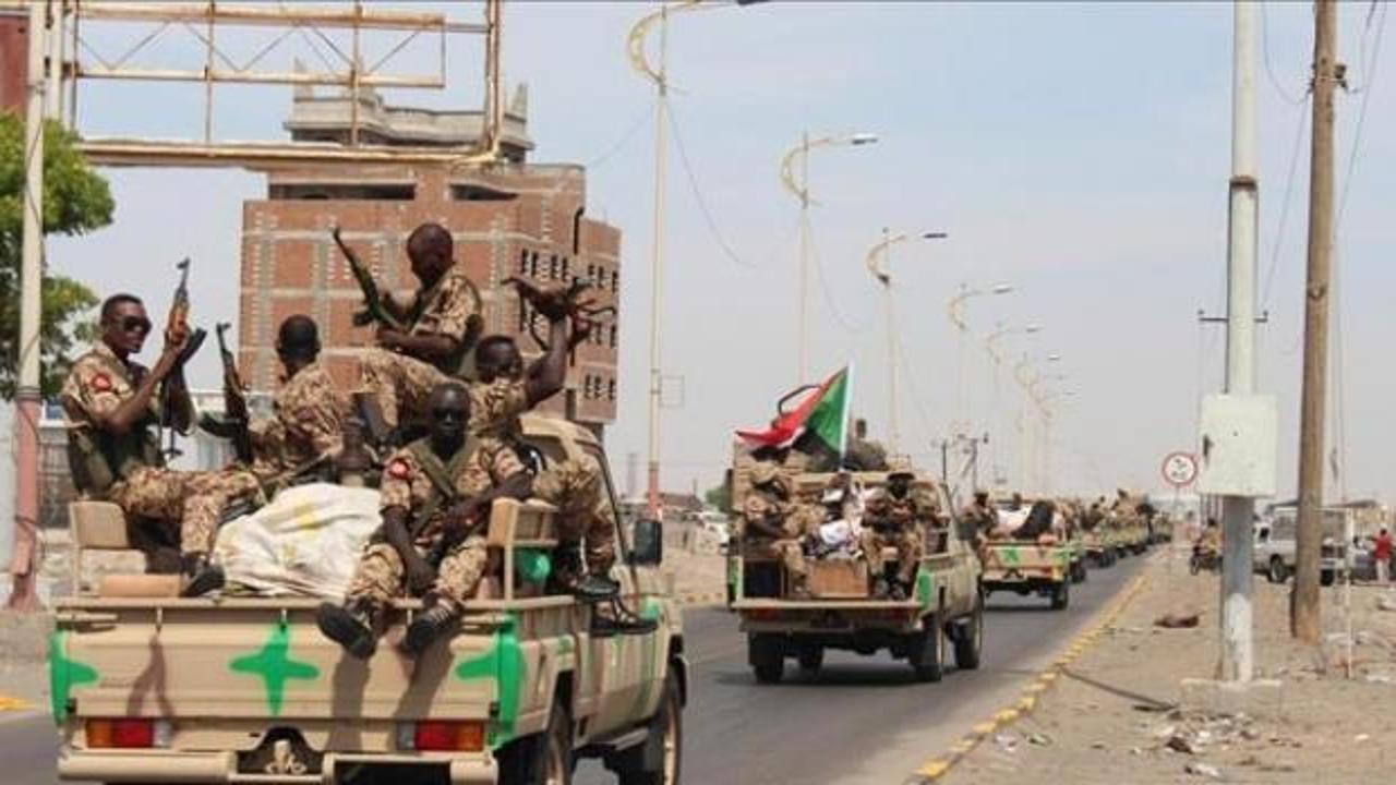 Suudi Arabistan Yemen'e asker gönderdi