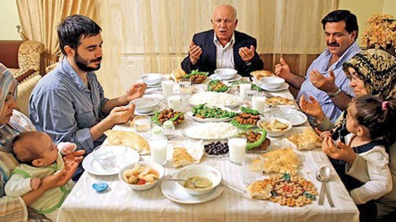 Yemek yemeden önce okunacak hayırlı dualar | Peygamberimiz yemek duasını nasıl ederdi