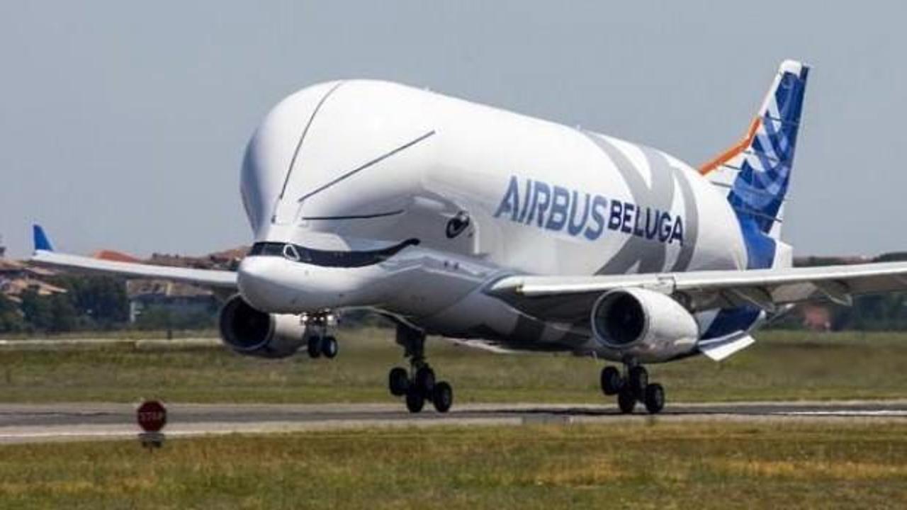 Airbus'ın 'balina' kargo uçağı gökyüzü ile buluştu