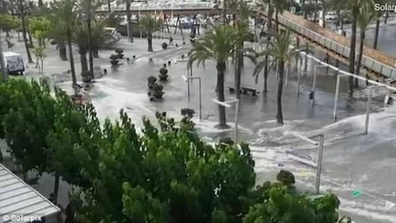 Avrupa'da tatil merkezinde tsunami şaşkınlığı!
