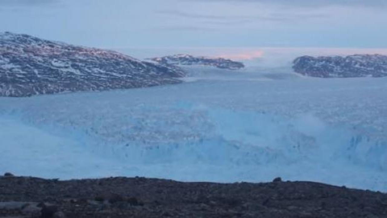 Grönland’dan buz dağının kopuşu görüntülendi