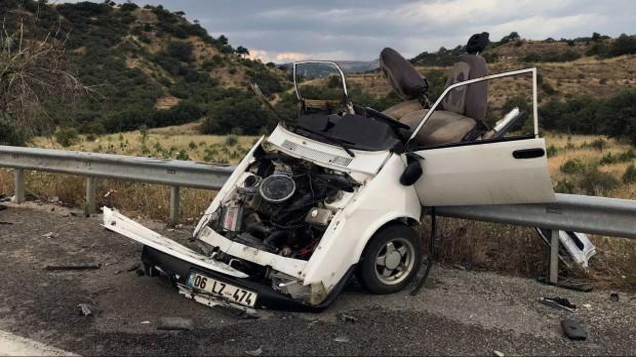 Ankara'da feci kaza: Otomobil ikiye ayrıldı