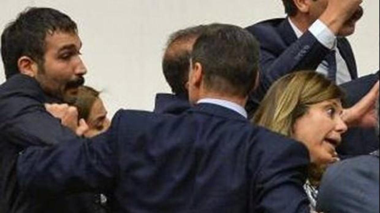 Alpay &Ouml;zalan'dan HDP'lilere: G&ouml;z&uuml;m &uuml;zerinizde